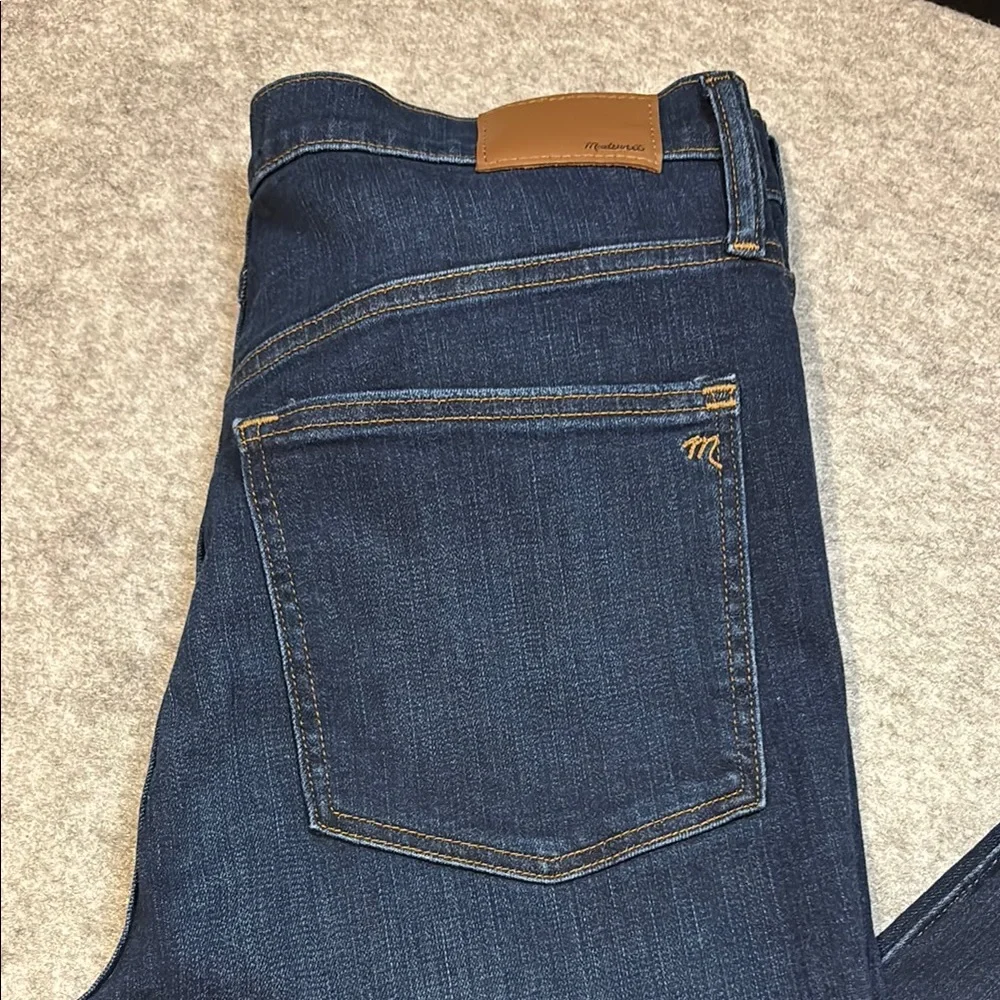 🔥 **Ultimate Style: Madewell 10" High-Rise Skinny Jeans** 🔥 - Picture 3 of 11